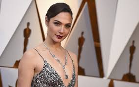 How tall is Gal Gadot?